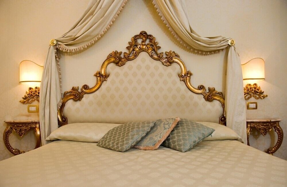 Hotel Antico Doge — Hotel rooms in Venice, Veneto