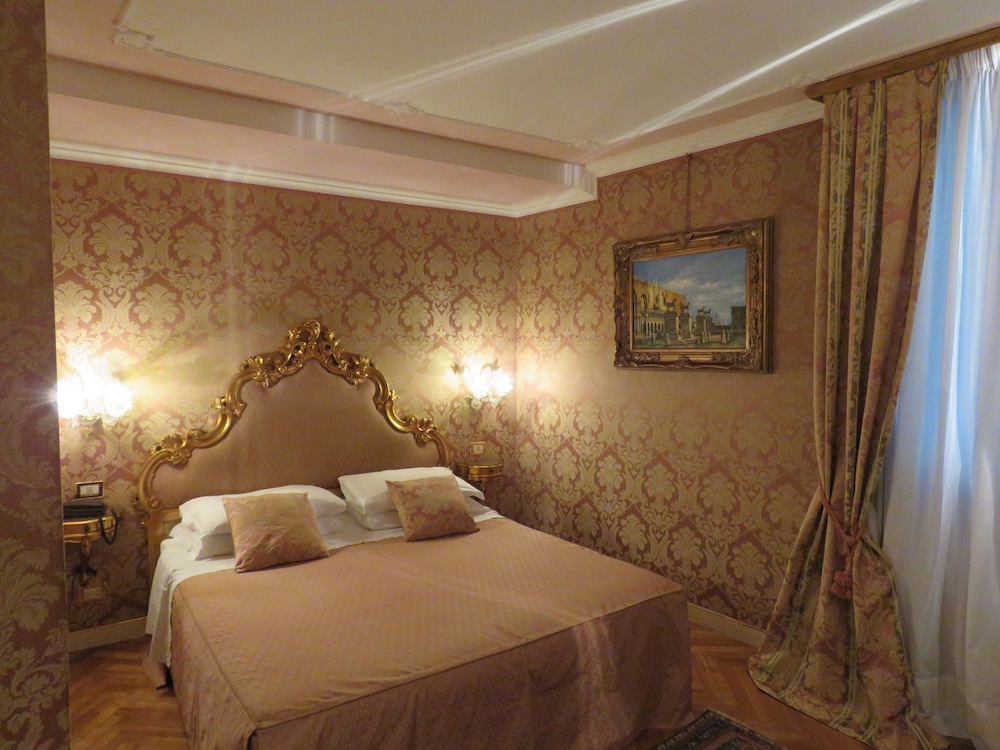 Hotel Antico Doge — Hotel rooms in Venice, Veneto