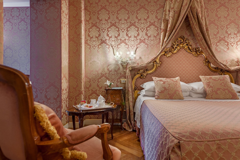 Hotel Antico Doge — Hotel rooms in Venice, Veneto