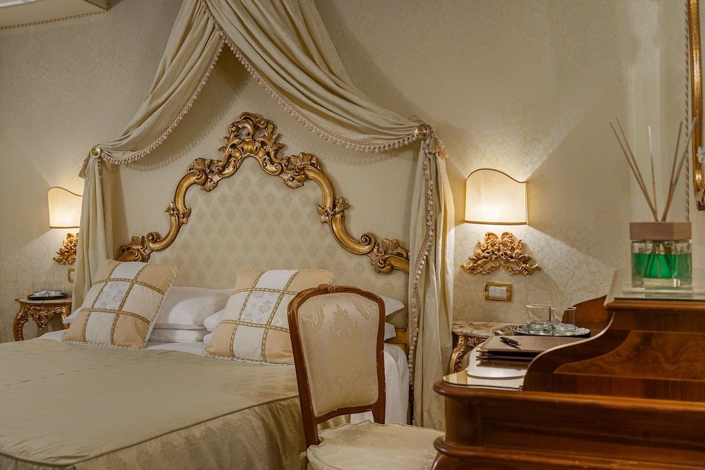 Hotel Antico Doge — Hotel rooms in Venice, Veneto