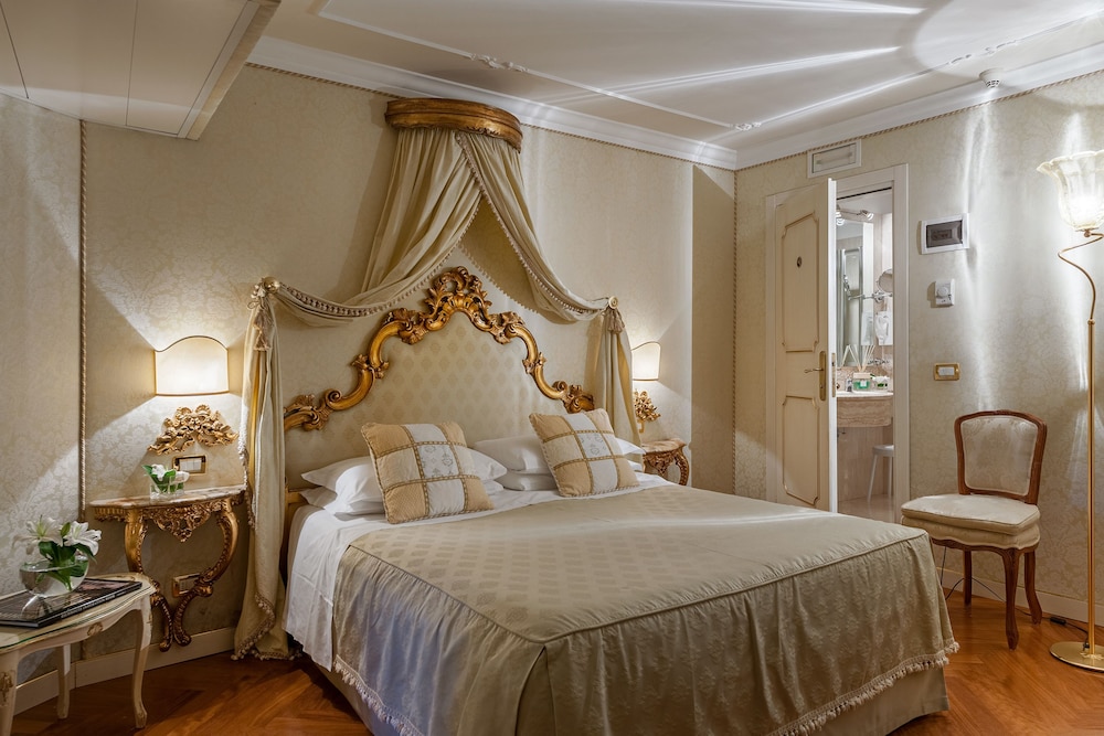 Hotel Antico Doge — Hotel rooms in Venice, Veneto