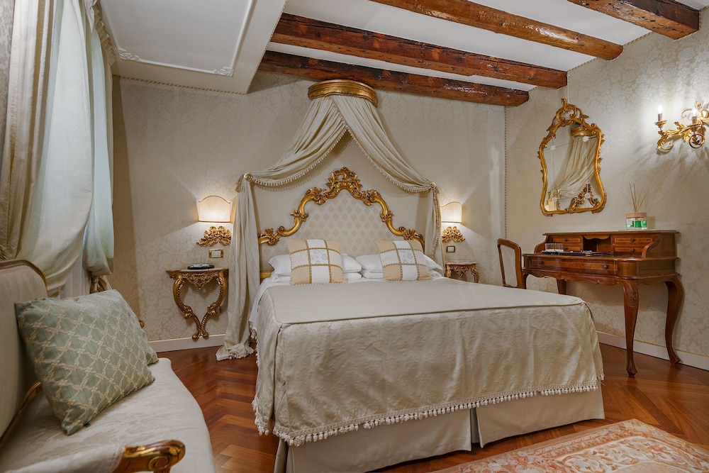 Hotel Antico Doge — Hotel rooms in Venice, Veneto