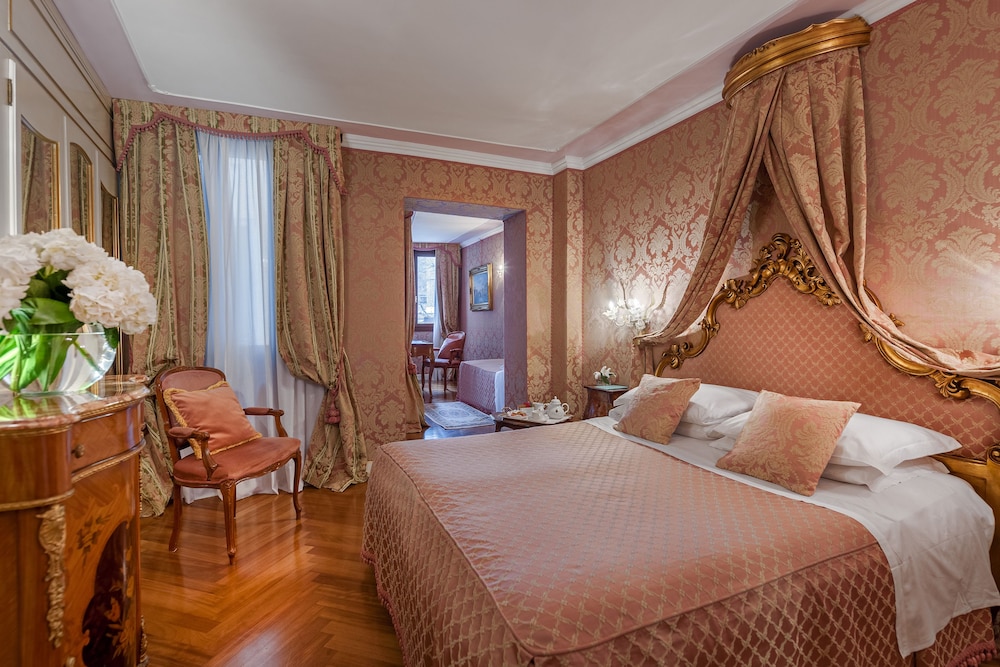 Hotel Antico Doge — Hotel rooms in Venice, Veneto