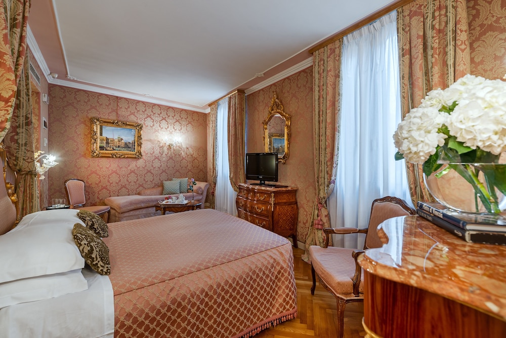 Hotel Antico Doge — Hotel rooms in Venice, Veneto
