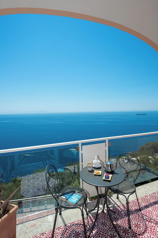Hotel Margherita — Hotel rooms in Praiano, Campania