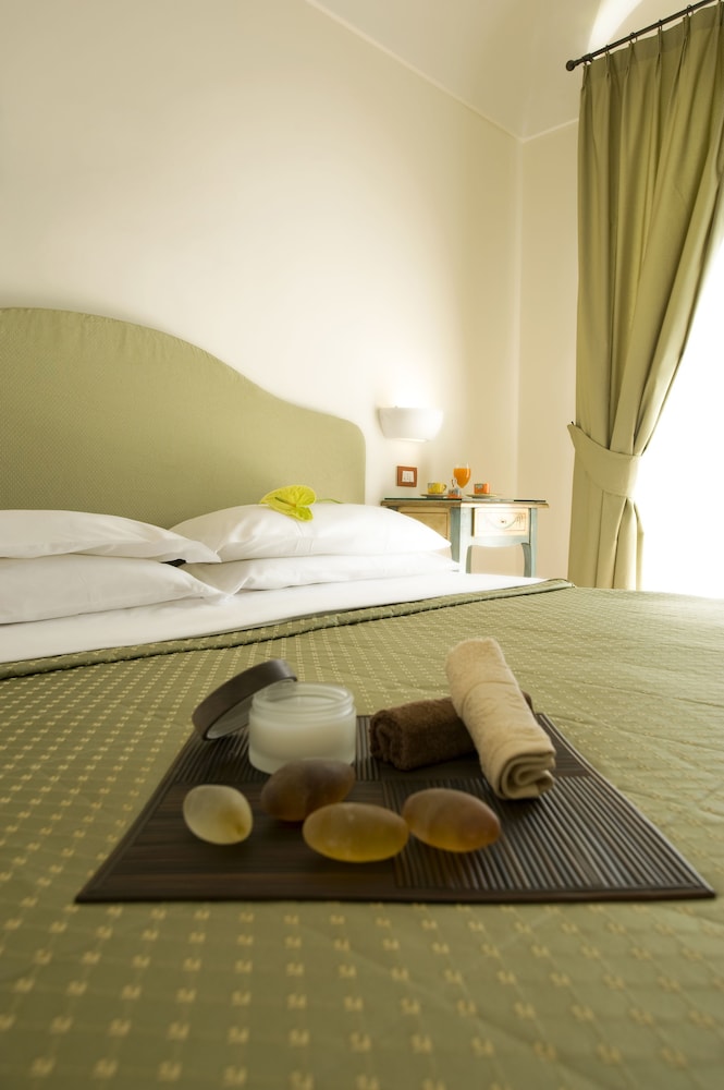 Hotel Margherita — Hotel rooms in Praiano, Campania