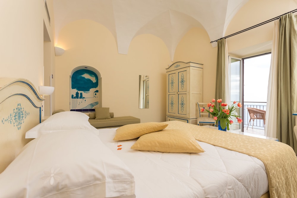 Hotel Margherita — Hotel rooms in Praiano, Campania