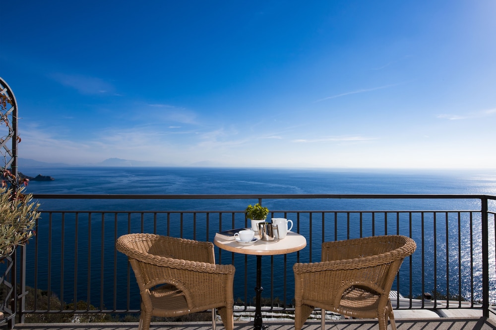 Hotel Margherita — Hotel rooms in Praiano, Campania