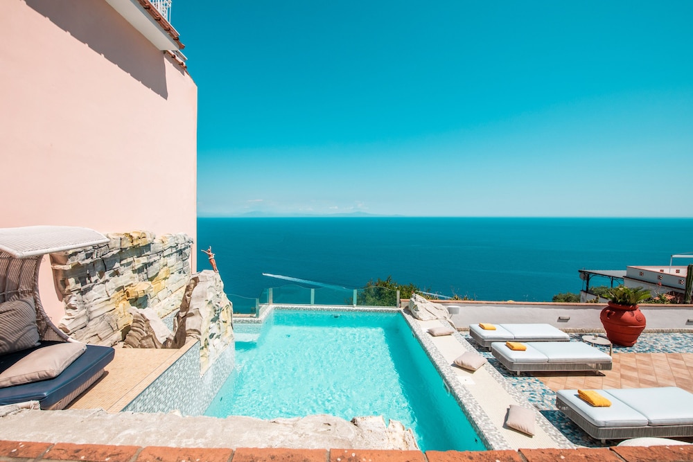 Hotel Margherita — Swimming pool in Praiano, Campania