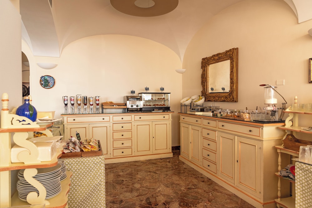 Hotel Margherita — Restaurant & bars in Praiano, Campania