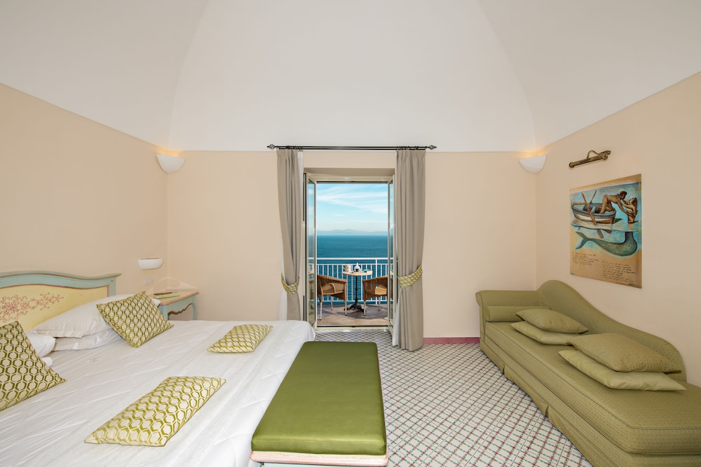 Hotel Margherita — Hotel rooms in Praiano, Campania