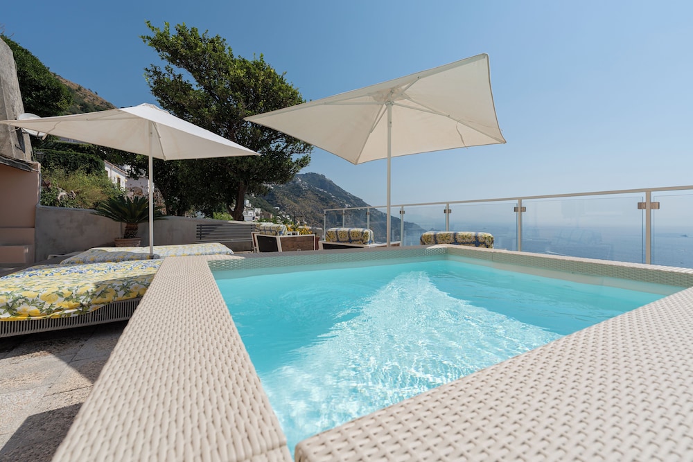 Hotel Margherita — Swimming pool in Praiano, Campania