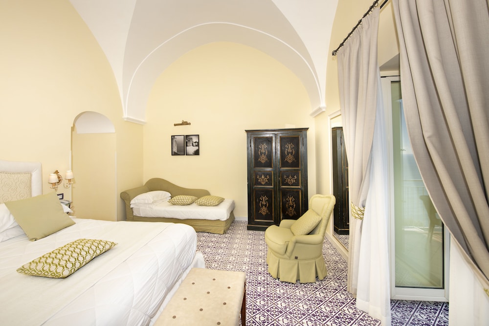 Hotel Margherita — Hotel rooms in Praiano, Campania