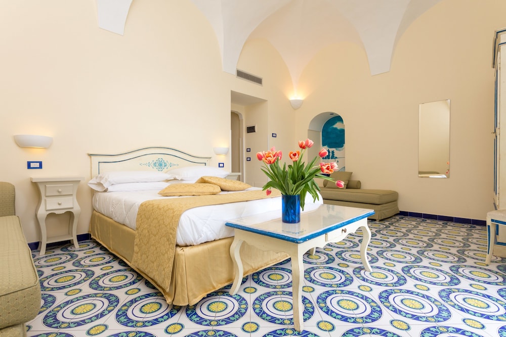 Hotel Margherita — Hotel rooms in Praiano, Campania