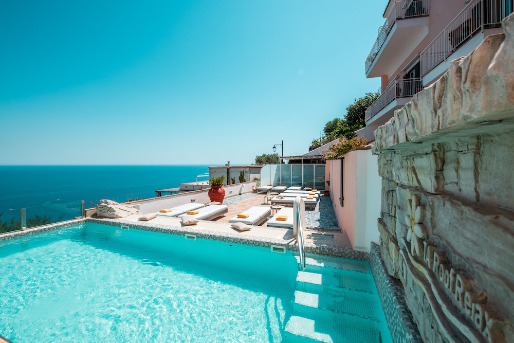 Hotel Margherita — Swimming pool in Praiano, Campania