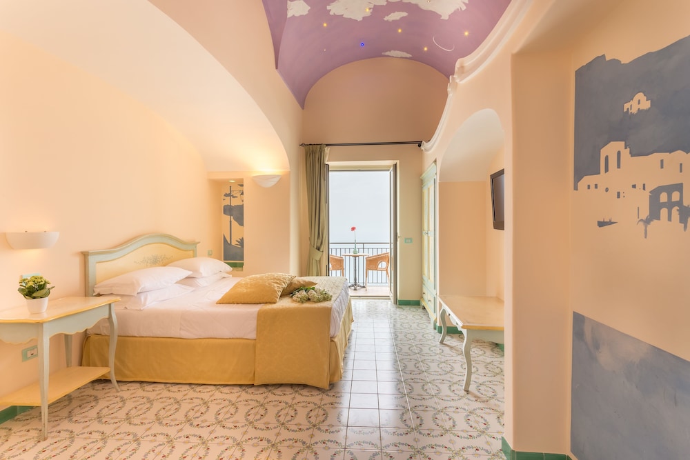 Hotel Margherita — Hotel rooms in Praiano, Campania