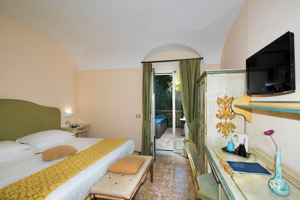 Hotel Margherita — Hotel rooms in Praiano, Campania