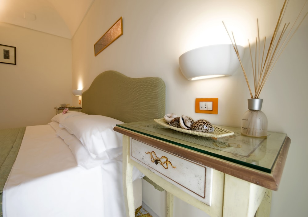 Hotel Margherita — Hotel rooms in Praiano, Campania