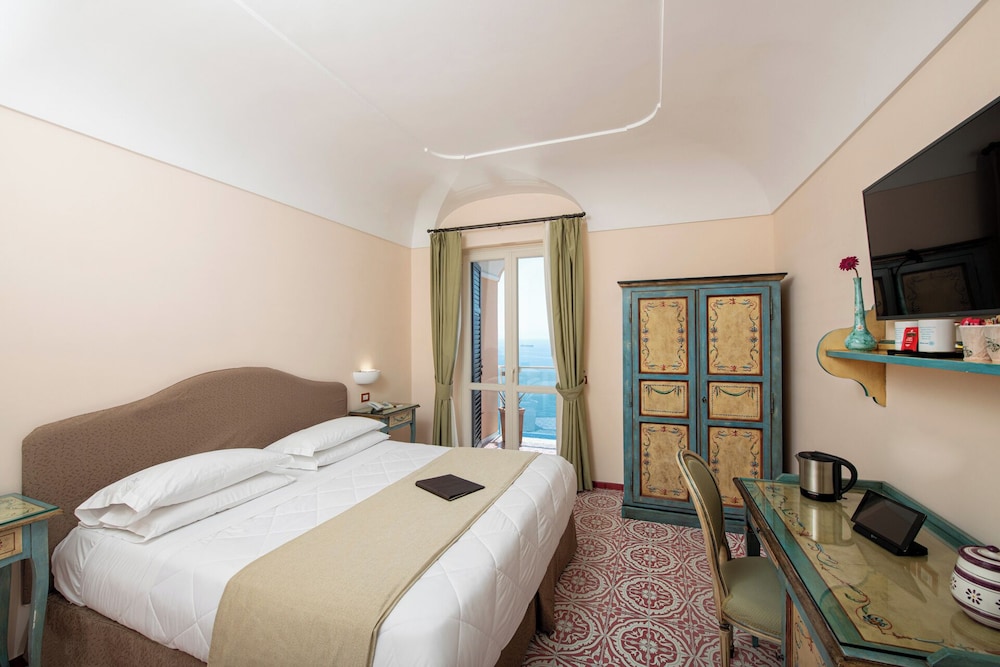 Hotel Margherita — Hotel rooms in Praiano, Campania