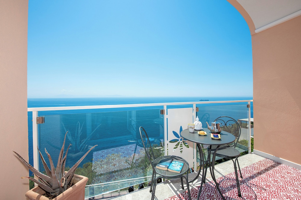 Hotel Margherita — Hotel rooms in Praiano, Campania