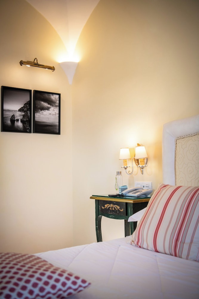 Hotel Margherita — Hotel rooms in Praiano, Campania