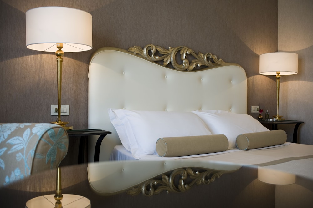 Park Hotel — Hotel rooms in Desenzano del Garda, Lombardy