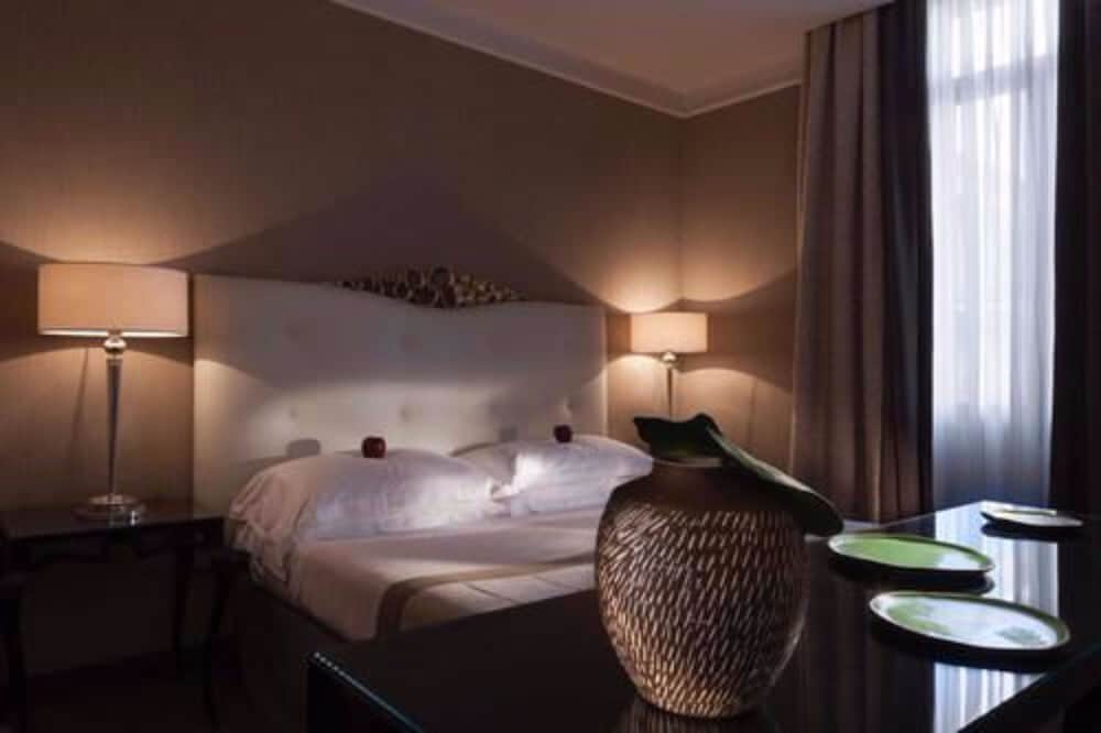 Park Hotel — Hotel rooms in Desenzano del Garda, Lombardy