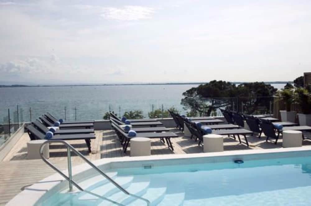 Park Hotel — Swimming pool in Desenzano del Garda, Lombardy
