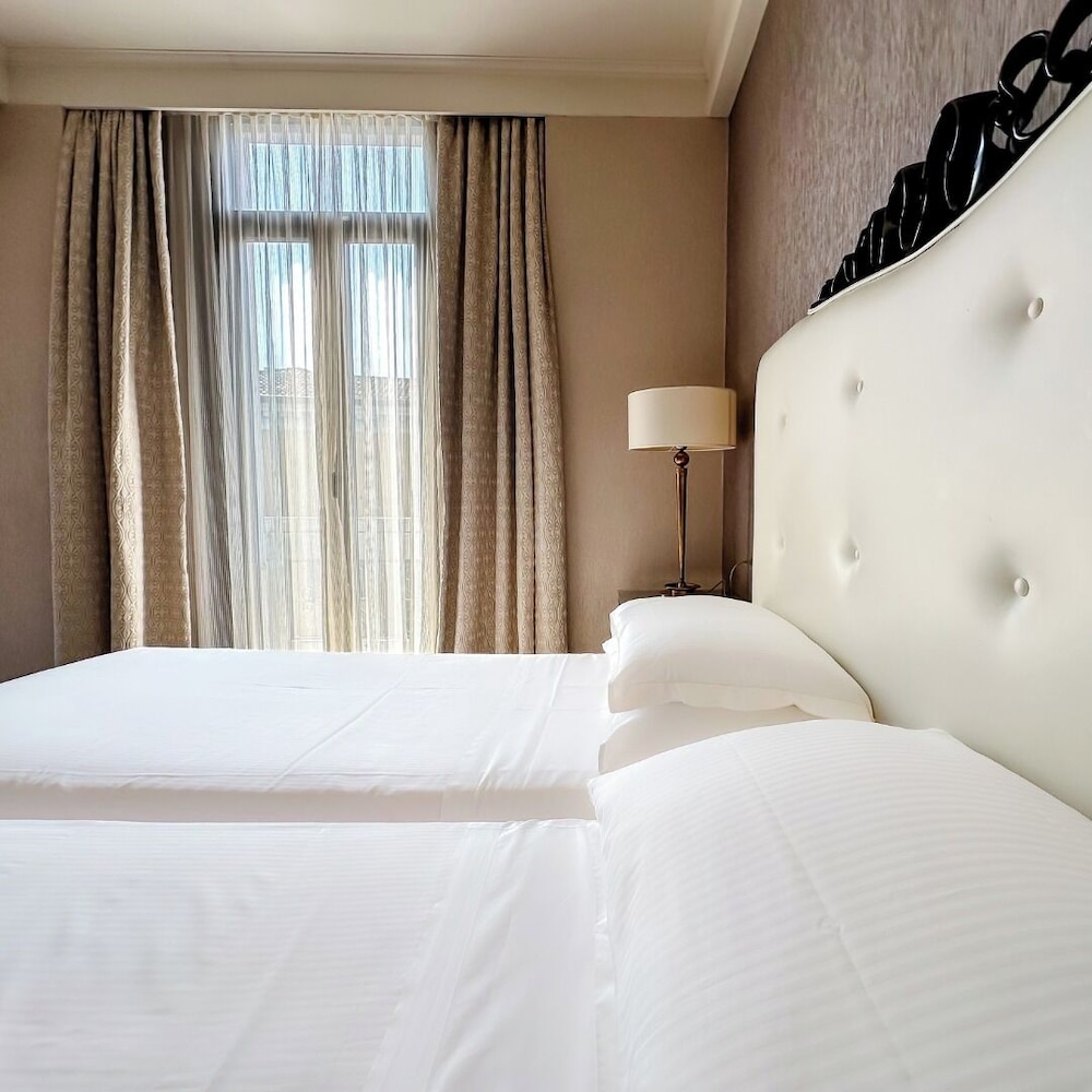 Park Hotel — Hotel rooms in Desenzano del Garda, Lombardy