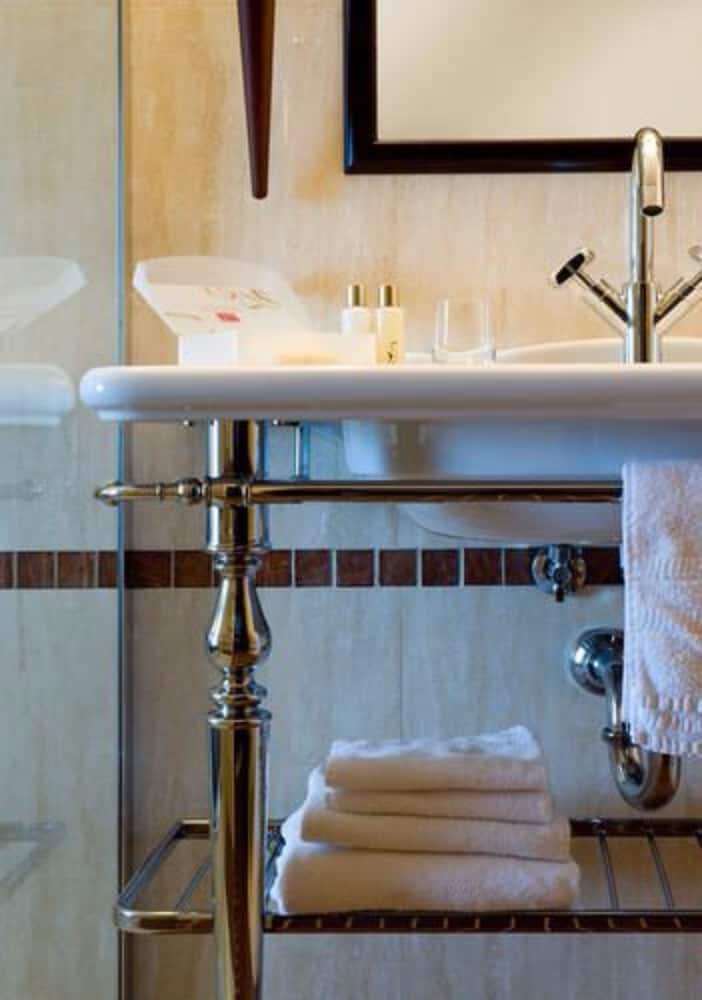 Park Hotel — Hotel rooms in Desenzano del Garda, Lombardy