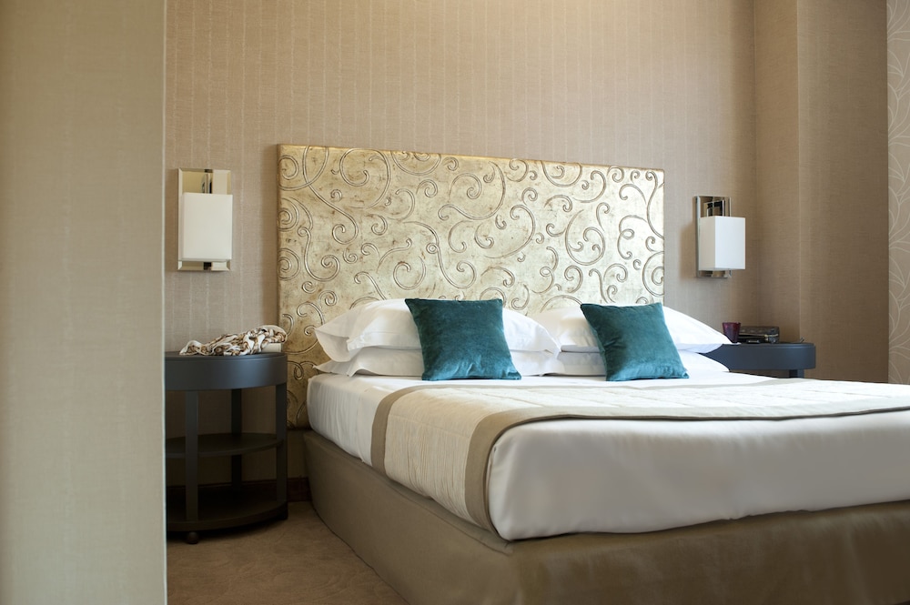 Park Hotel — Hotel rooms in Desenzano del Garda, Lombardy