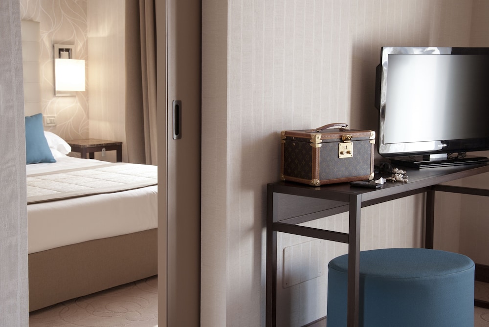 Park Hotel — Hotel rooms in Desenzano del Garda, Lombardy