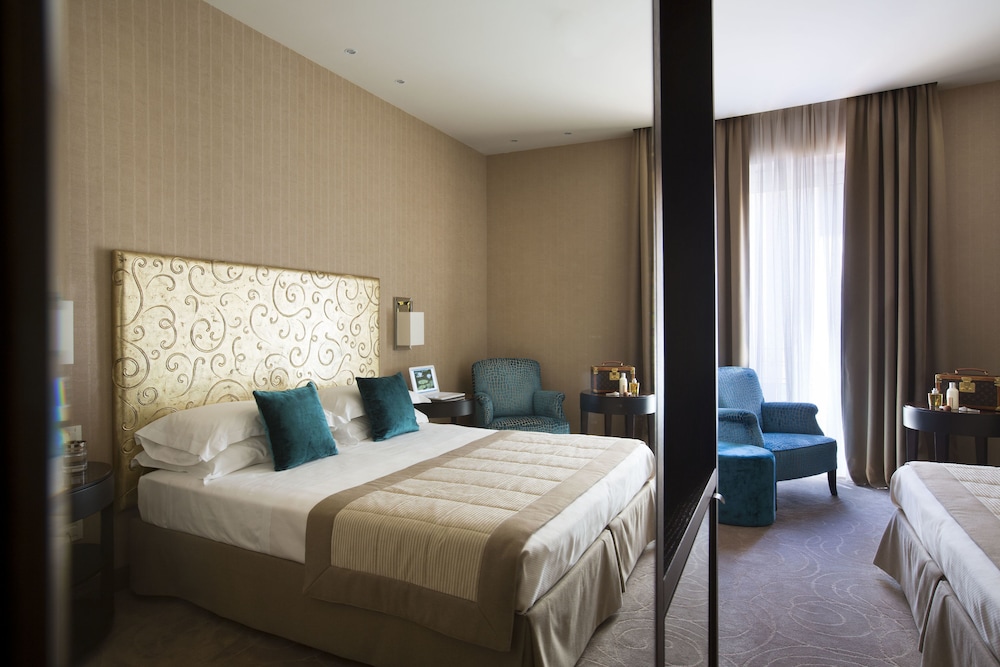 Park Hotel — Hotel rooms in Desenzano del Garda, Lombardy