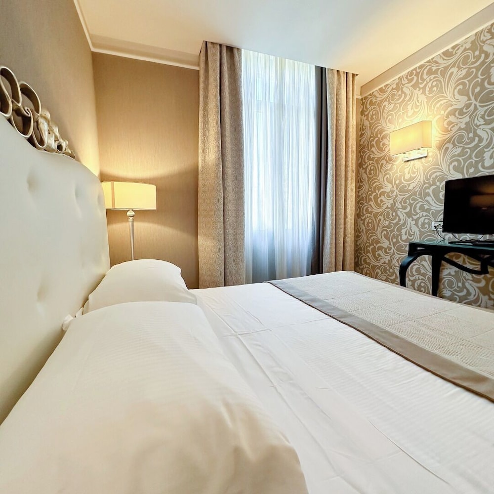 Park Hotel — Hotel rooms in Desenzano del Garda, Lombardy