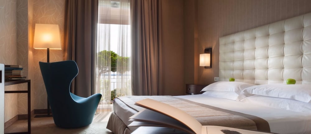 Park Hotel — Hotel rooms in Desenzano del Garda, Lombardy