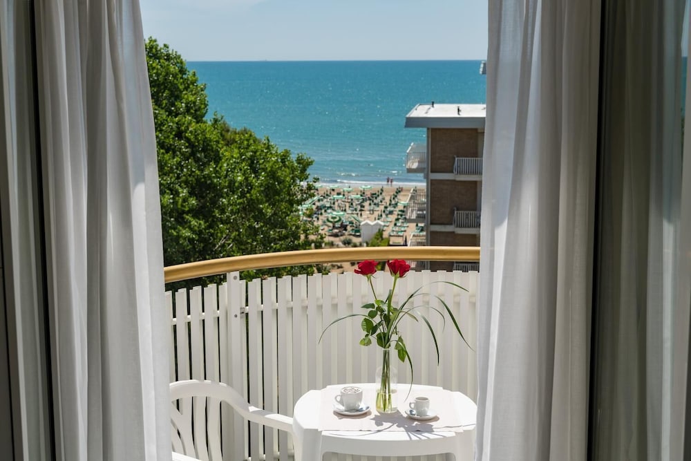 SALUS Smart & Chic Hotel — Main photo in Jesolo, Veneto