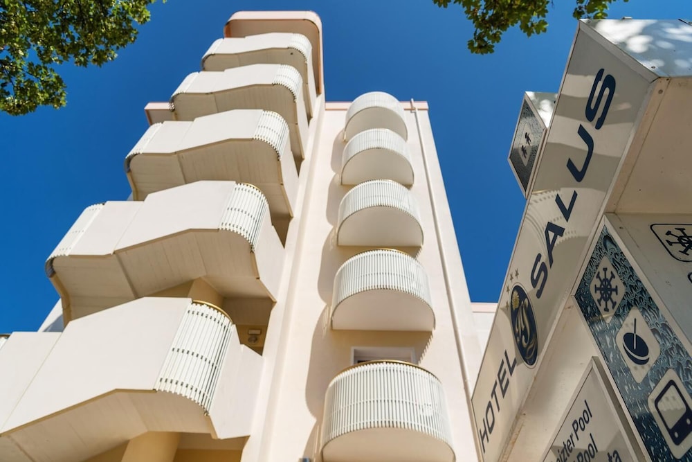 SALUS Smart & Chic Hotel — Hotel building in Jesolo, Veneto