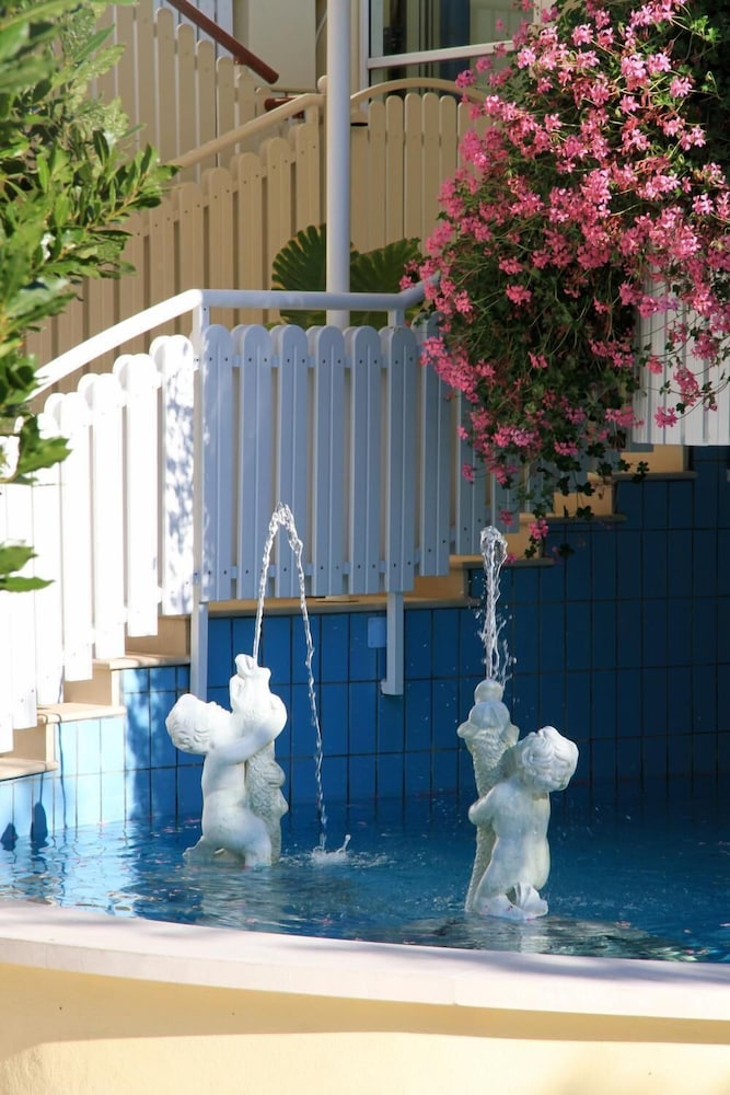 SALUS Smart & Chic Hotel — Swimming pool in Jesolo, Veneto