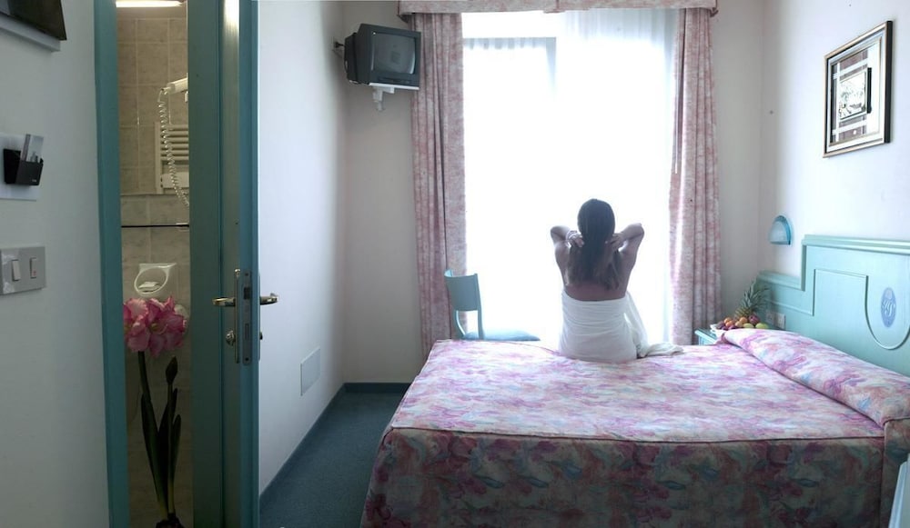 SALUS Smart & Chic Hotel — Hotel rooms in Jesolo, Veneto