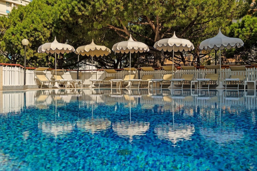 SALUS Smart & Chic Hotel — Swimming pool in Jesolo, Veneto