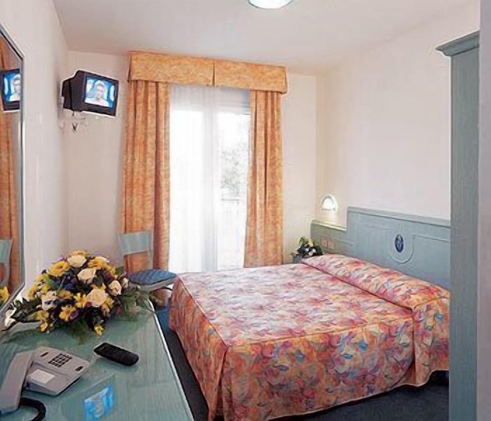 SALUS Smart & Chic Hotel — Hotel rooms in Jesolo, Veneto