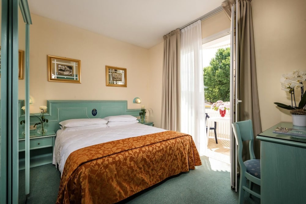 SALUS Smart & Chic Hotel — Hotel rooms in Jesolo, Veneto