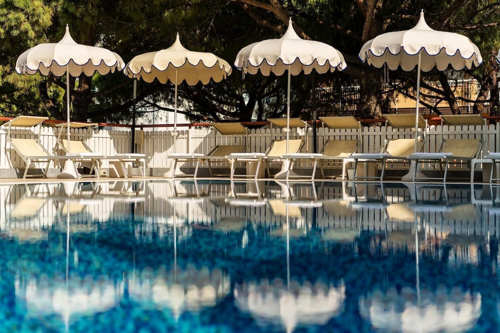 SALUS Smart & Chic Hotel — Swimming pool in Jesolo, Veneto