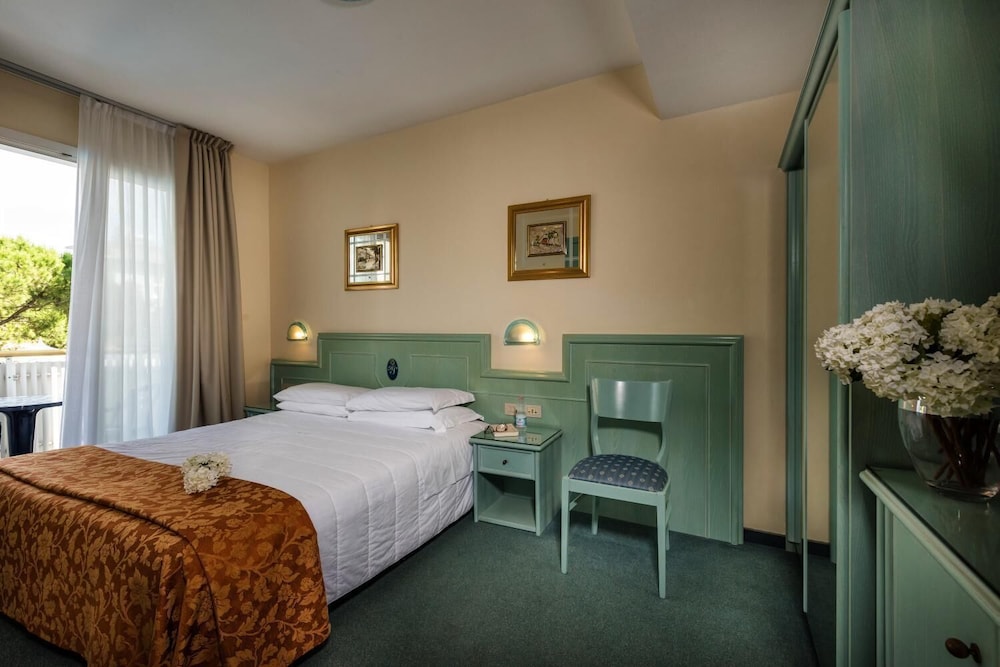 SALUS Smart & Chic Hotel — Hotel rooms in Jesolo, Veneto