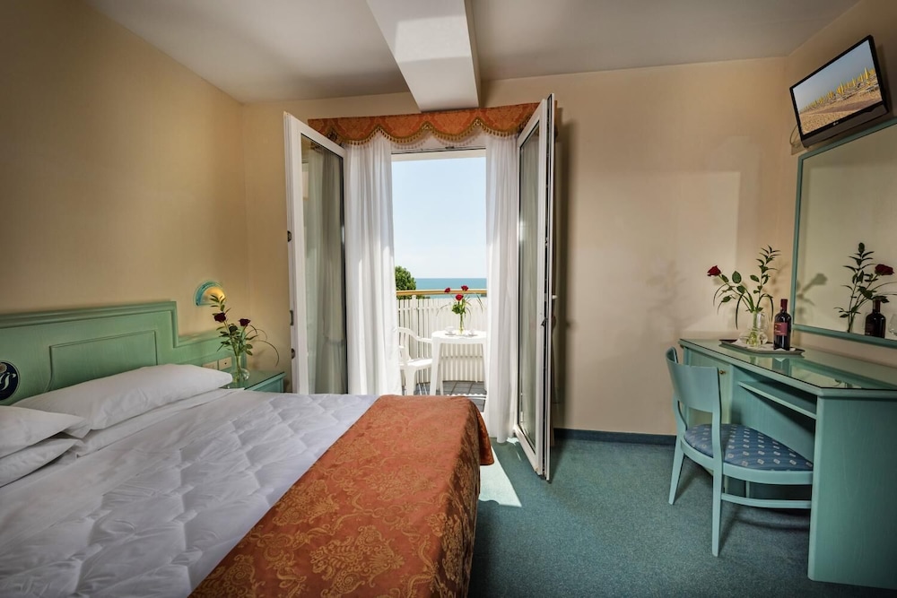 SALUS Smart & Chic Hotel — Hotel rooms in Jesolo, Veneto