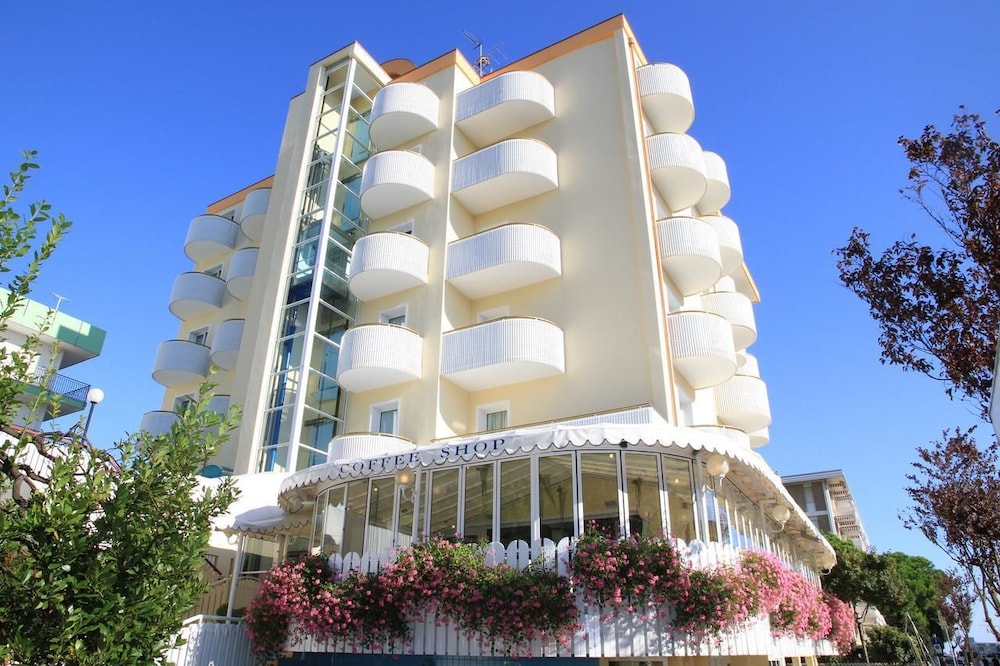 SALUS Smart & Chic Hotel — Hotel building in Jesolo, Veneto