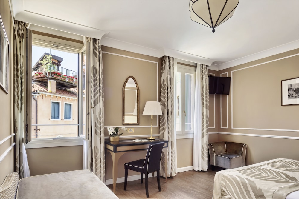 Hotel Al Nuovo Teson — Hotel rooms in Venice, Veneto