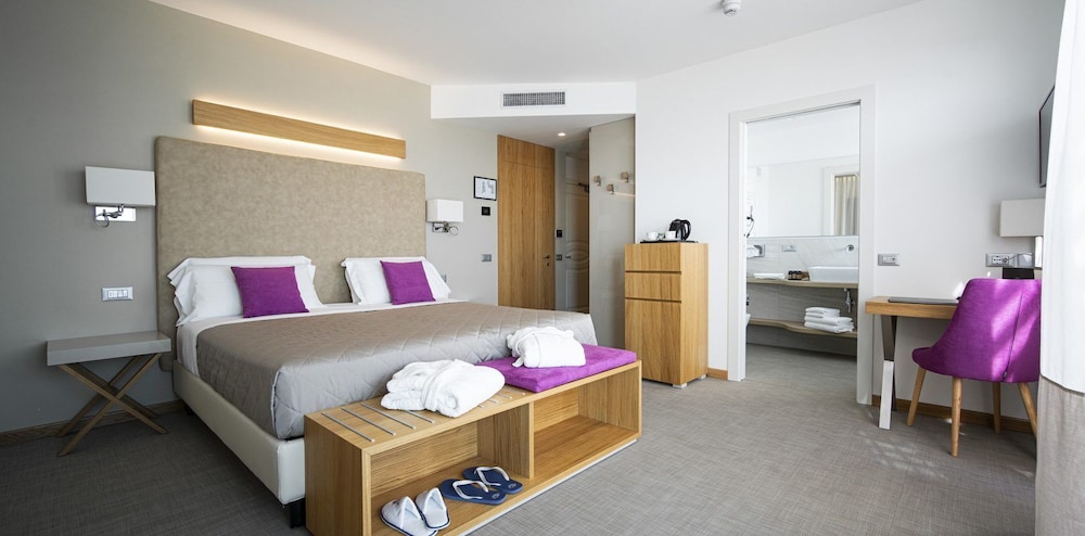 Hotel Le Soleil — Hotel rooms in Jesolo, Veneto