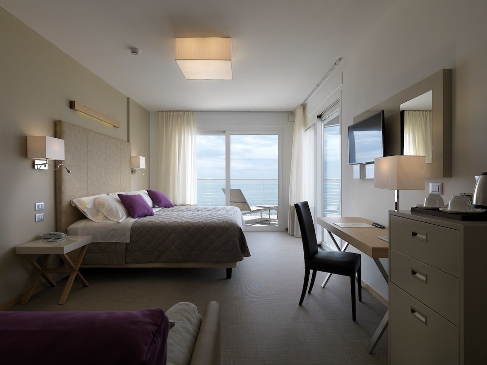 Hotel Le Soleil — Hotel rooms in Jesolo, Veneto