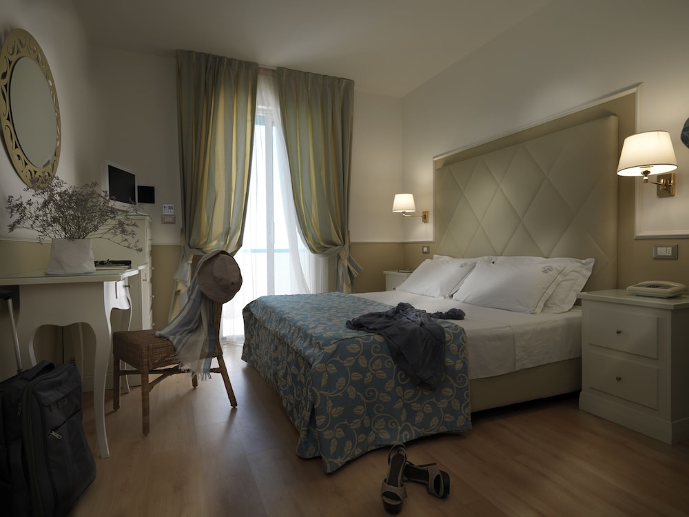 Hotel Le Soleil — Hotel rooms in Jesolo, Veneto